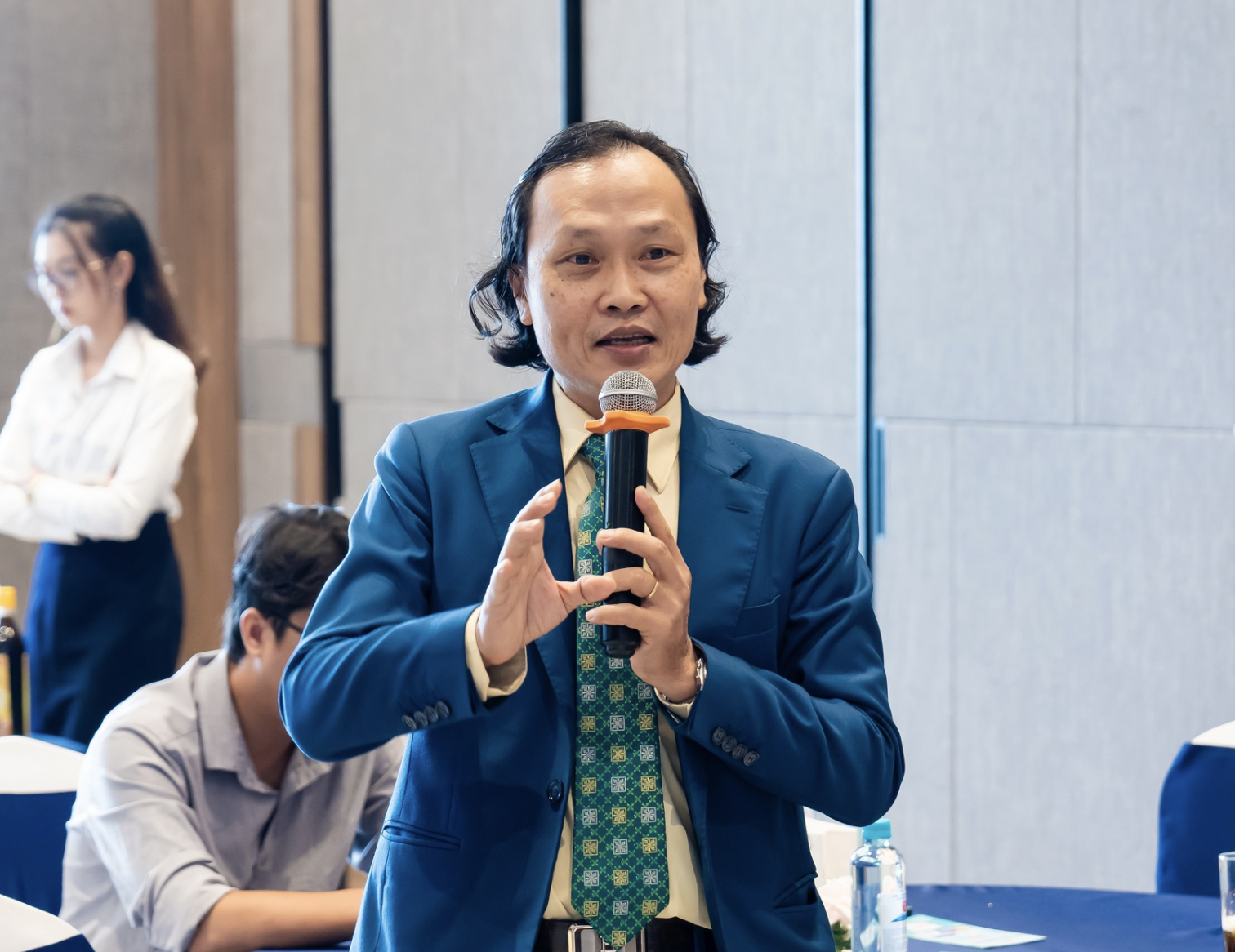 Thu phí khi đổi tiền lì xì Tết, coi chừng vi phạm pháp luật - Ảnh 2.