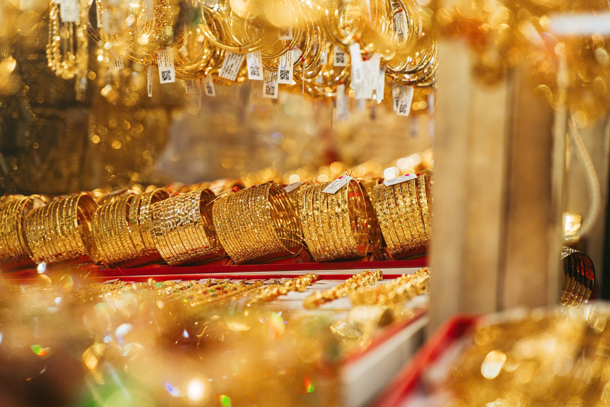 Thủ tướng: Hoàn thiện hồ sơ, đề xuất thành lập sàn giao dịch vàng 1 Thủ tướng: Hoàn thiện hồ sơ, đề xuất thành lập sàn giao dịch vàng - Ảnh 1.