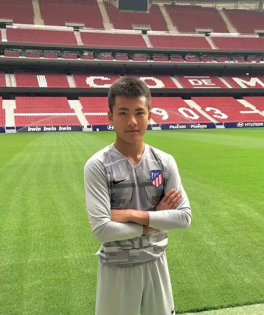 Thú vị hình ảnh Li Hao thời ‘xa lắc’, thầy cũ hé lộ nhiều chuyện về thủ môn U.23 Trung Quốc
- Ảnh 1.