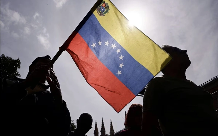 Thực hư video lính Mỹ 'đổ bộ' chiếm tàu treo cờ Nga đang lan truyền trên mạng? - Ảnh 4.