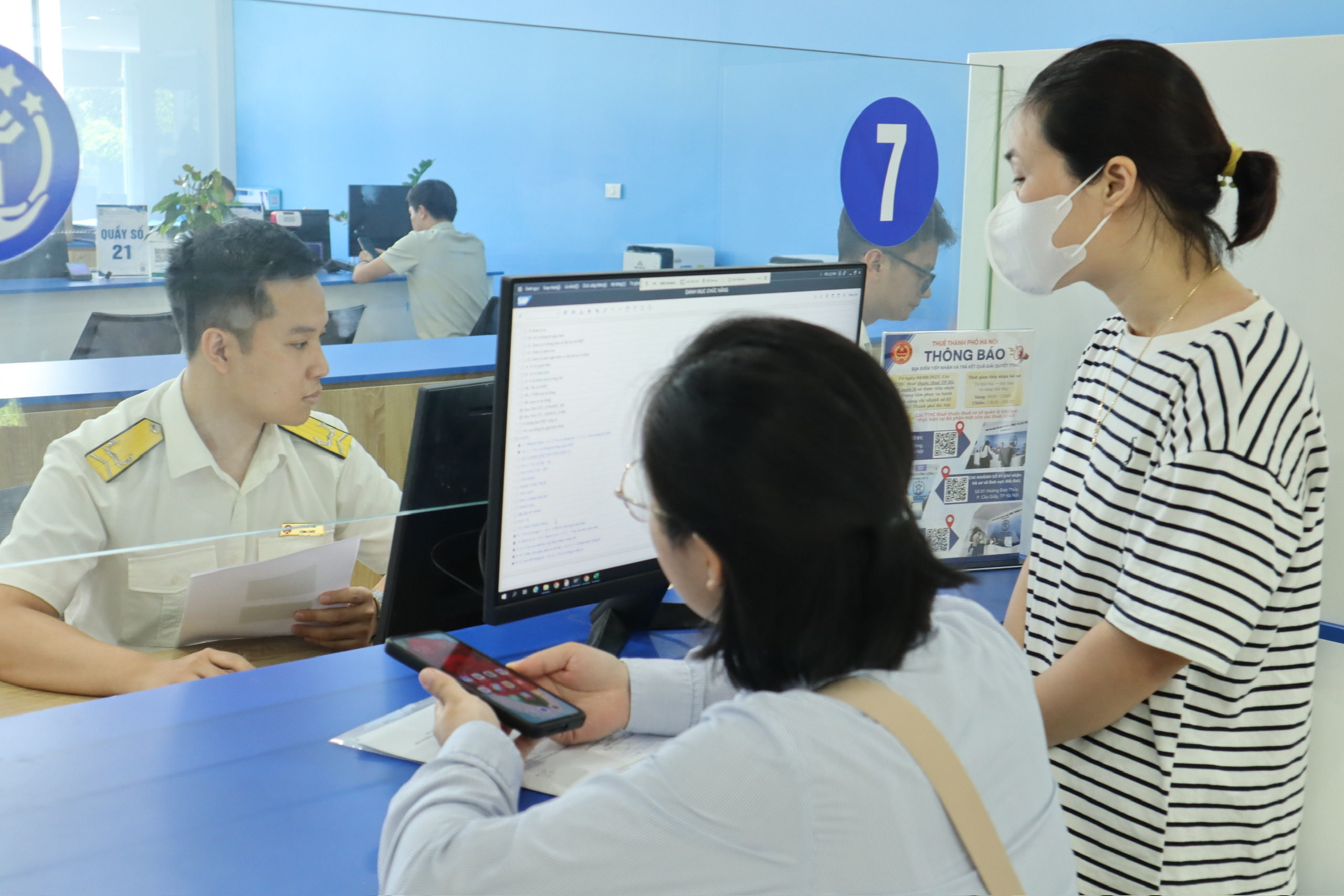 Thuế Hà Nội giải quyết thủ tục tại 31 điểm phục vụ hành chính công 1 Thêm 29 điểm tiếp nhận thủ tục hành chính thuế tại Hà Nội - Ảnh 1.