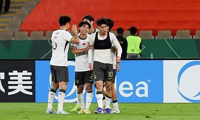 Wang Yudong (số 10) sau khi cởi áo mừng bàn thắng vào lưới Việt Nam trong trận bán kết U23 châu Á trên sân Prince Abdullah Al-Faisal Sports City, thành phố Jeddah, Arab Saudi tối 20/1/2026. Ảnh: AFC