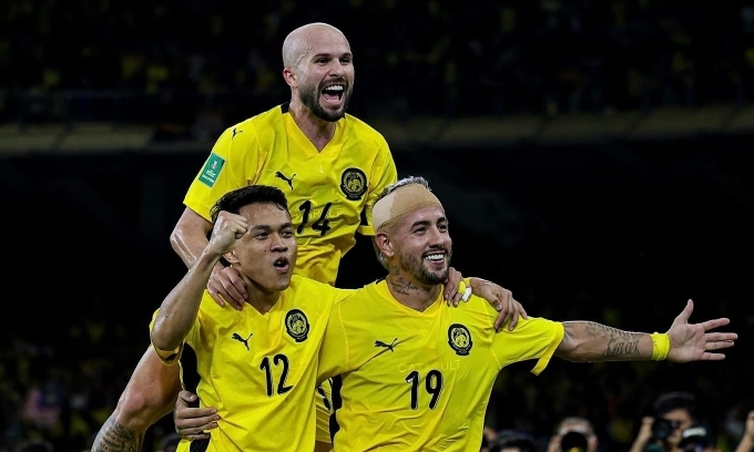 Rodrigo Holgado (số 19) mừng bàn trong trận Malaysia thắng Việt Nam 4-0 ở lượt hai bảng F vòng loại cuối Asian Cup 2027, trên sân Bukit Jalil, thành phố Kuala Lumpur, Malaysia tối 10/6/2025. Ảnh: Malaysia NT