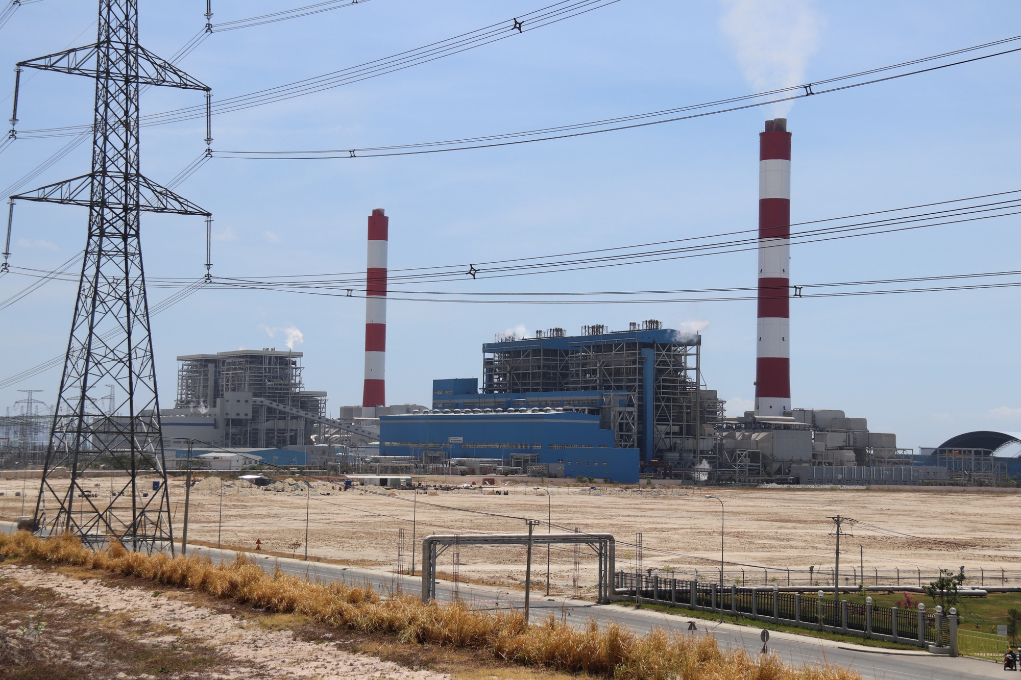 Vì sao dự án nhà máy nhiệt điện Vĩnh Tân 3 vẫn chưa triển khai? - Ảnh 1.