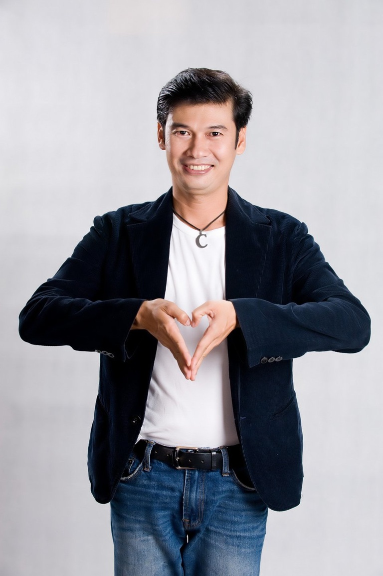 Nam diễn viên yêu thầm Việt Hương, cưới vợ kém 26 tuổi, 52 tuổi có con: Bỏ phố về quê, làm 1 nghề mưu sinh- Ảnh 1.