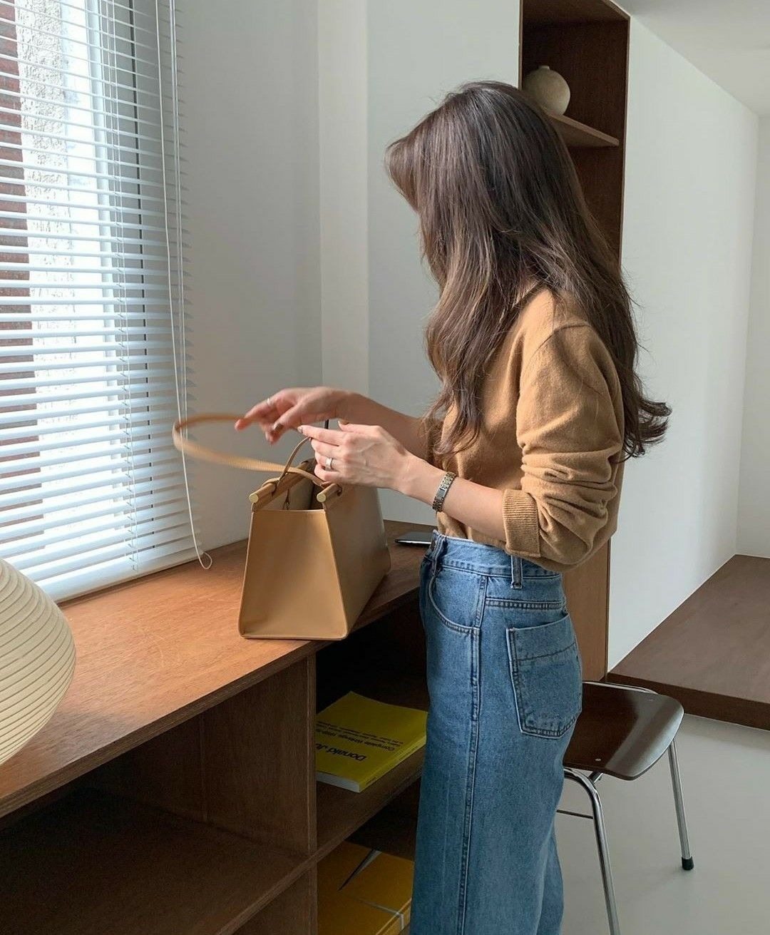 Tiêu tiền kiểu này thì hết tiền không oan, ăn còn không đủ chứ nói gì mua nhà tậu xe- Ảnh 2.