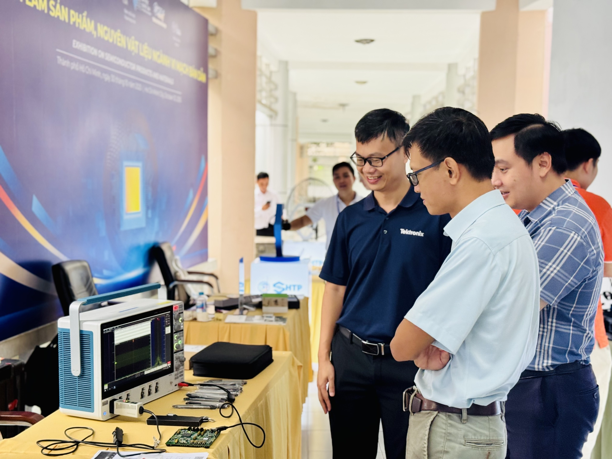 Tìm và giữ chân người lao động nay đã khác - Ảnh 1.