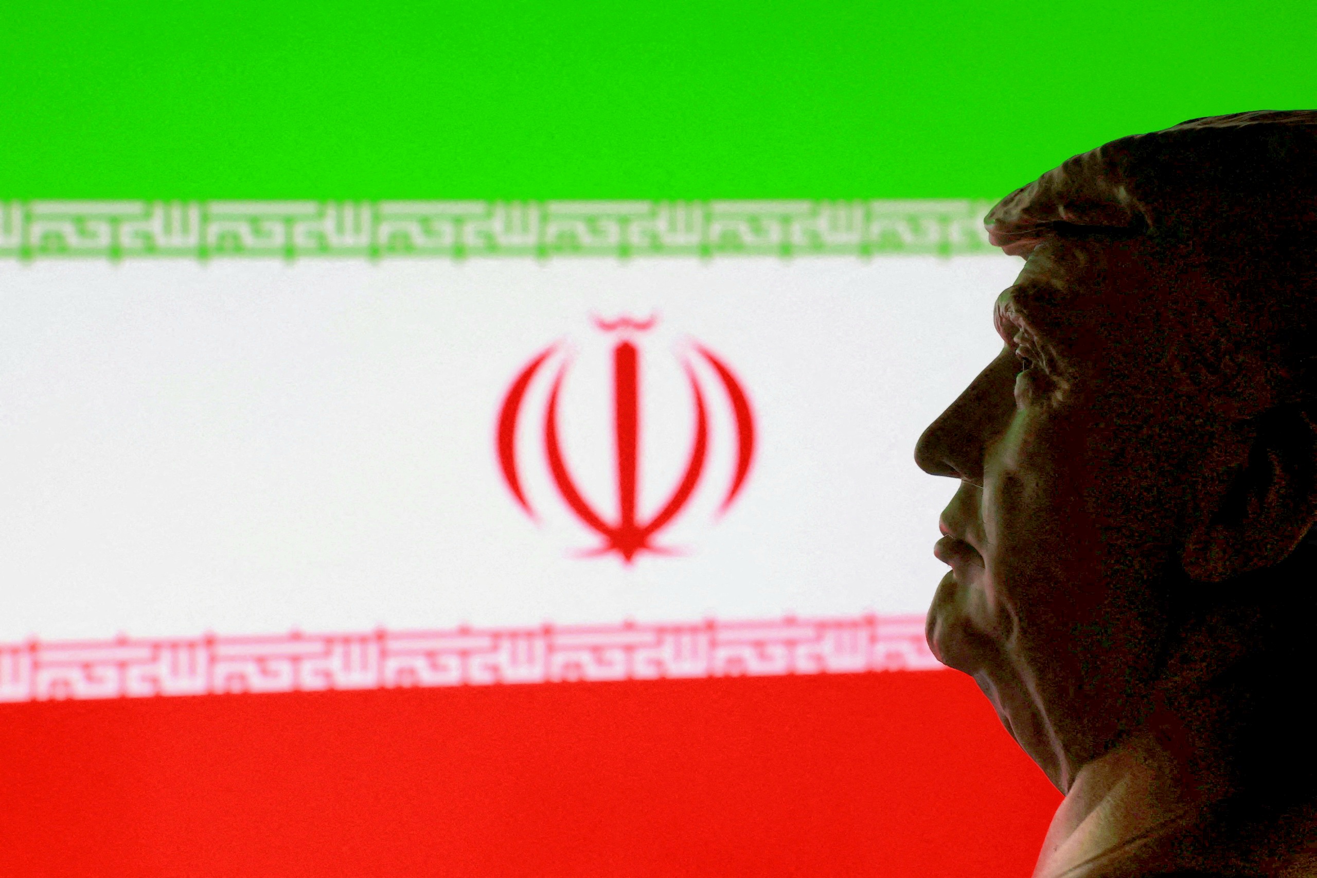 Tin tức thế giới 15-1: Mỹ rút bớt quân khỏi căn cứ Trung Đông, dấu hiệu sắp tấn công Iran? 1 Tin tức thế giới 15-1: Mỹ rút bớt quân khỏi căn cứ Trung Đông, dấu hiệu sắp tấn công Iran? - Ảnh 1.