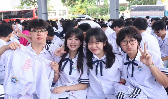 Học sinh trường THPT chuyên Sơn La trong lễ tổng kết năm học 2024-2025. Ảnh: Fanapage nhà trường