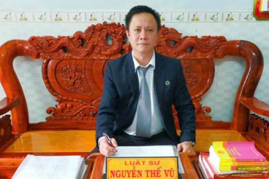 Tình huống pháp lý vụ chủ tiệm sửa điện thoại rút tiền tài khoản của khách - 1