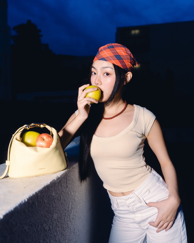 Tô điểm cho phong cách thường nhật với áo và khăn bandana- Ảnh 2.