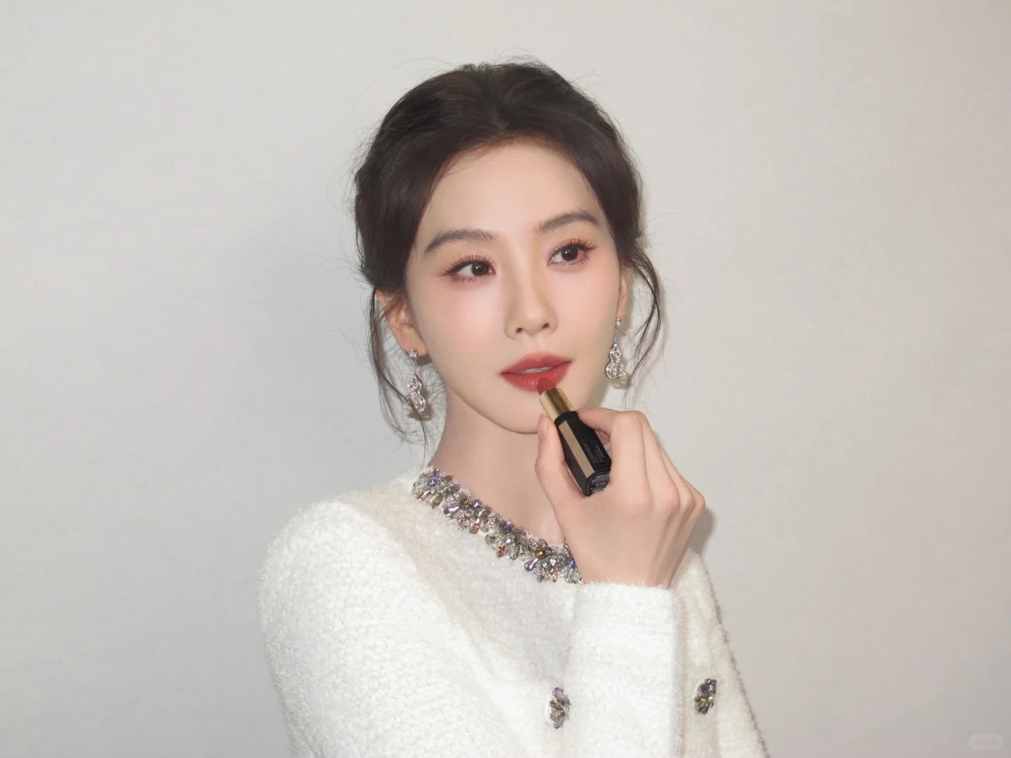 3 màu son khai vận 2026: Tô lên là sang, cười lên là lộc- Ảnh 1.