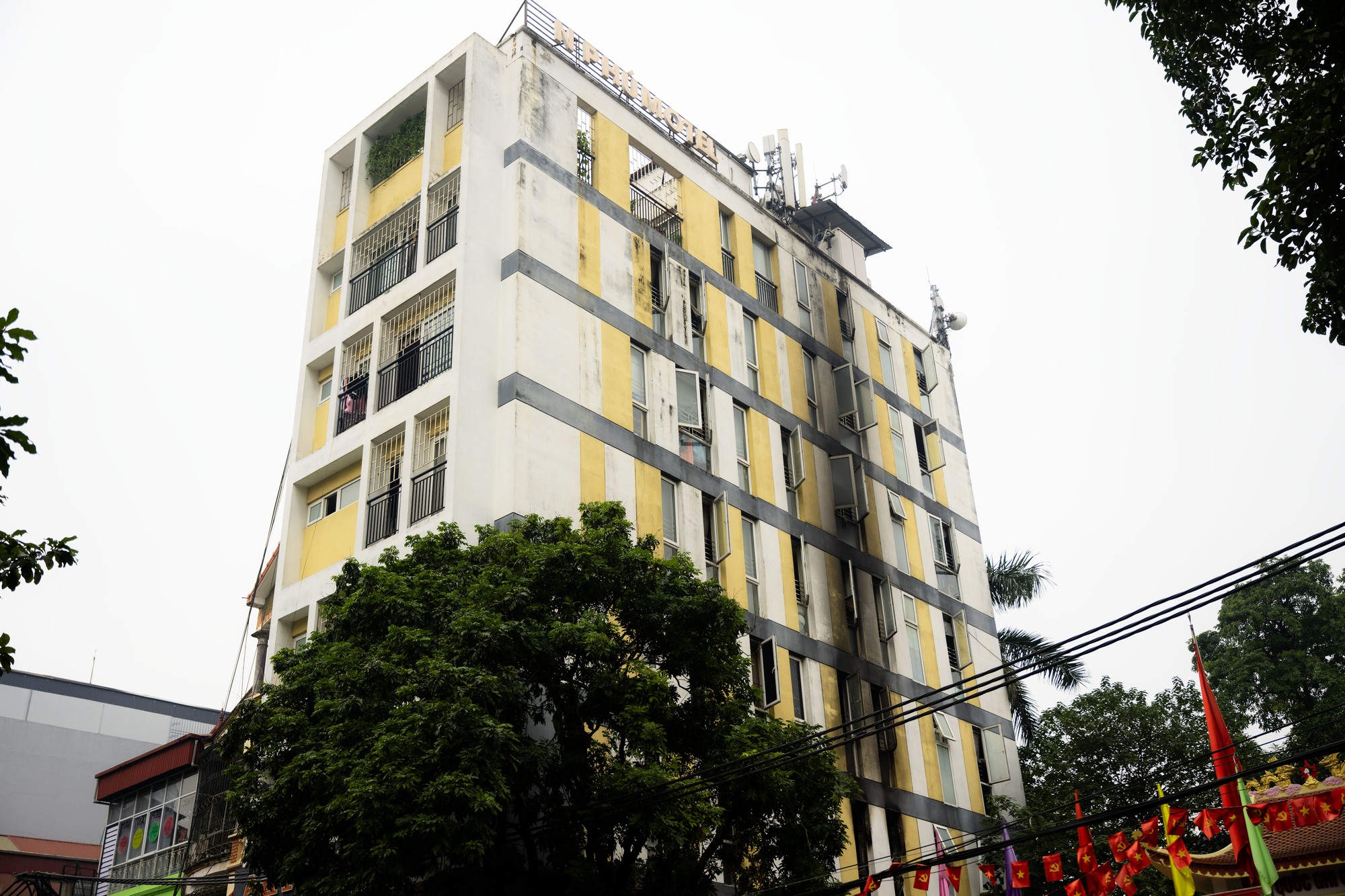 Lời kể của người hùng trong vụ cháy nhà nghỉ giữa đêm, nghi phóng hỏa ở Hà Đông: “Tôi chỉ nghĩ còn bao nhiêu người thì cứu bấy nhiêu”- Ảnh 1.