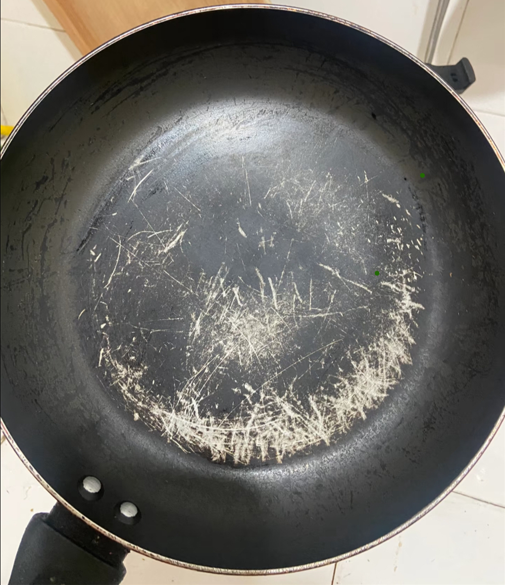 6 tháng bỏ chảo chống dính, chuyển sang chảo gang: Tôi hiểu vì sao mẹ tôi cả đời không đổi chảo- Ảnh 1.