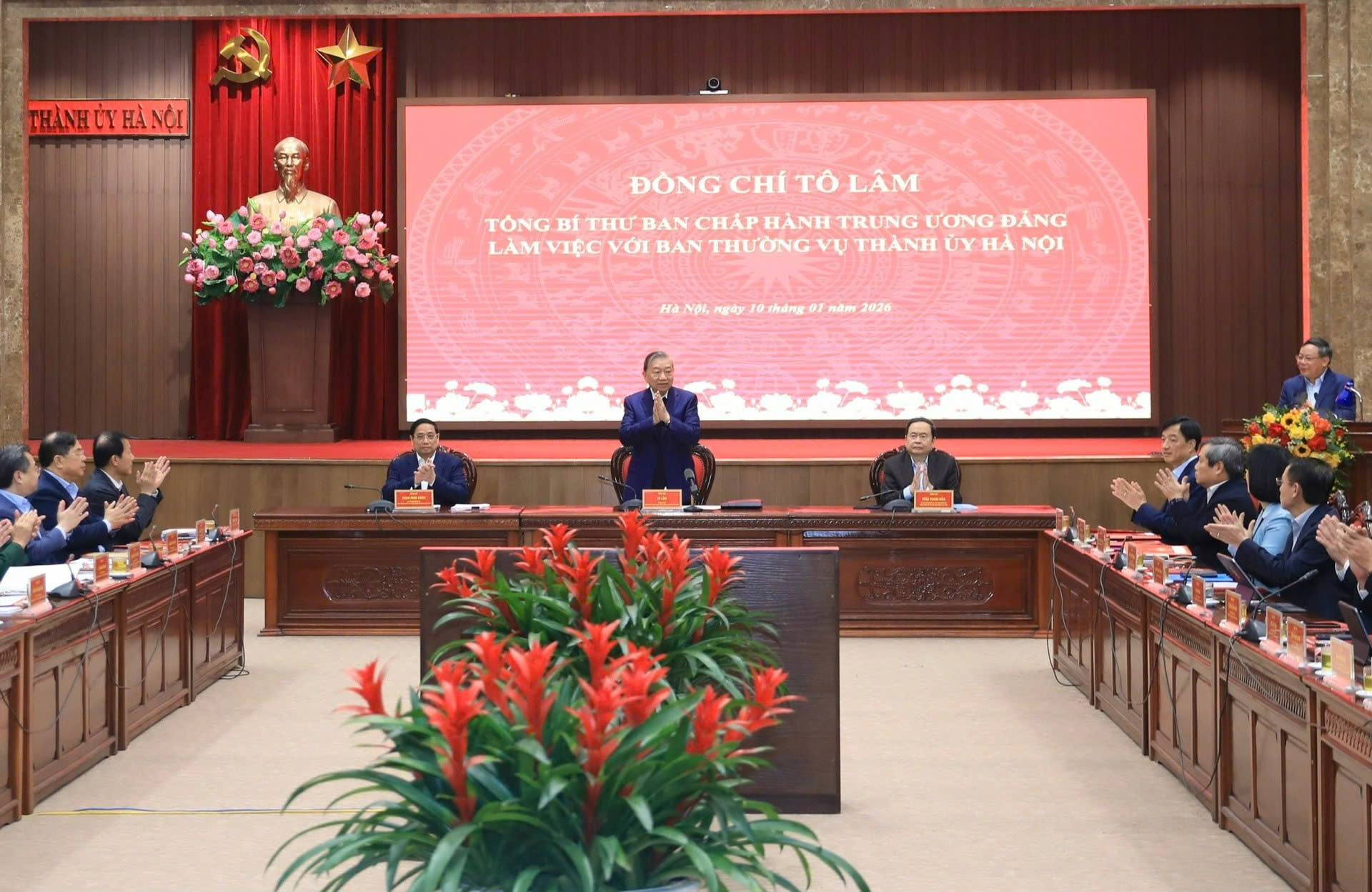 Tổng Bí thư, Thủ tướng, Chủ tịch Quốc hội cùng làm việc với Thành ủy Hà Nội về quy hoạch 100 năm 1 Tổng Bí thư - Ảnh 1.