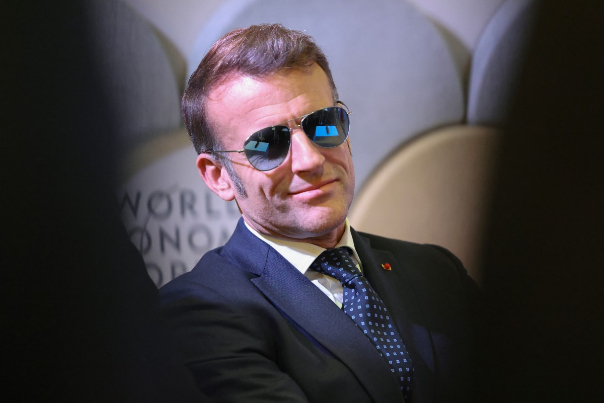 Tổng thống Macron đeo kính râm ở Davos, hãng kính Pháp ‘vỡ trận’ vì đơn đặt hàng - Ảnh 1.