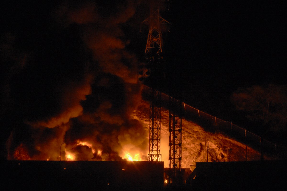 Căng thẳng Venezuela Mỹ leo thang , Tổng thống Maduro ban bố tình trạng khẩn cấp - Ảnh 1.