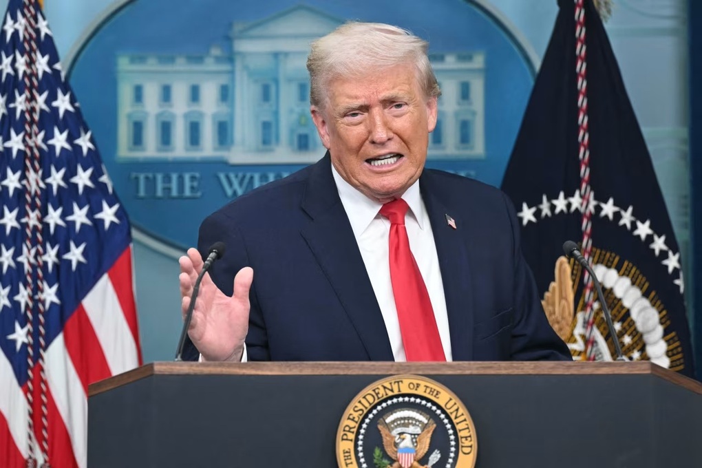 Tổng thống Trump ám chỉ dùng chiến thuật khác để kiểm soát Greenland - 1