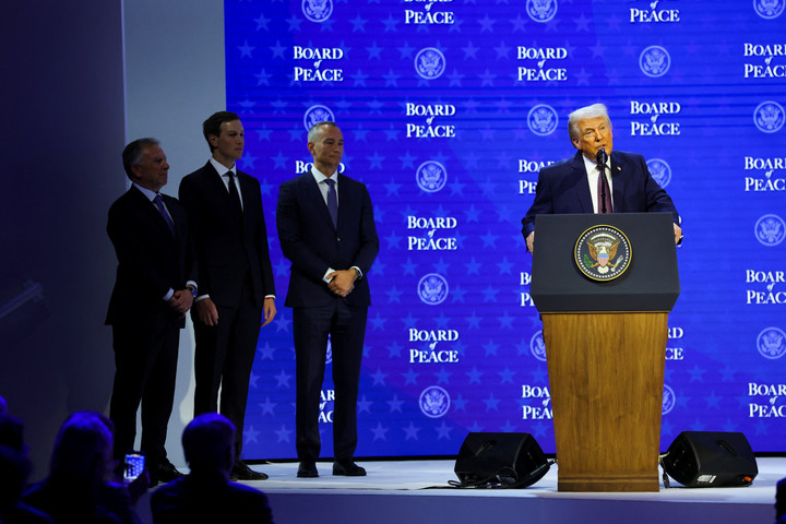 Tổng thống Trump chính thức ký kết, ra mắt 