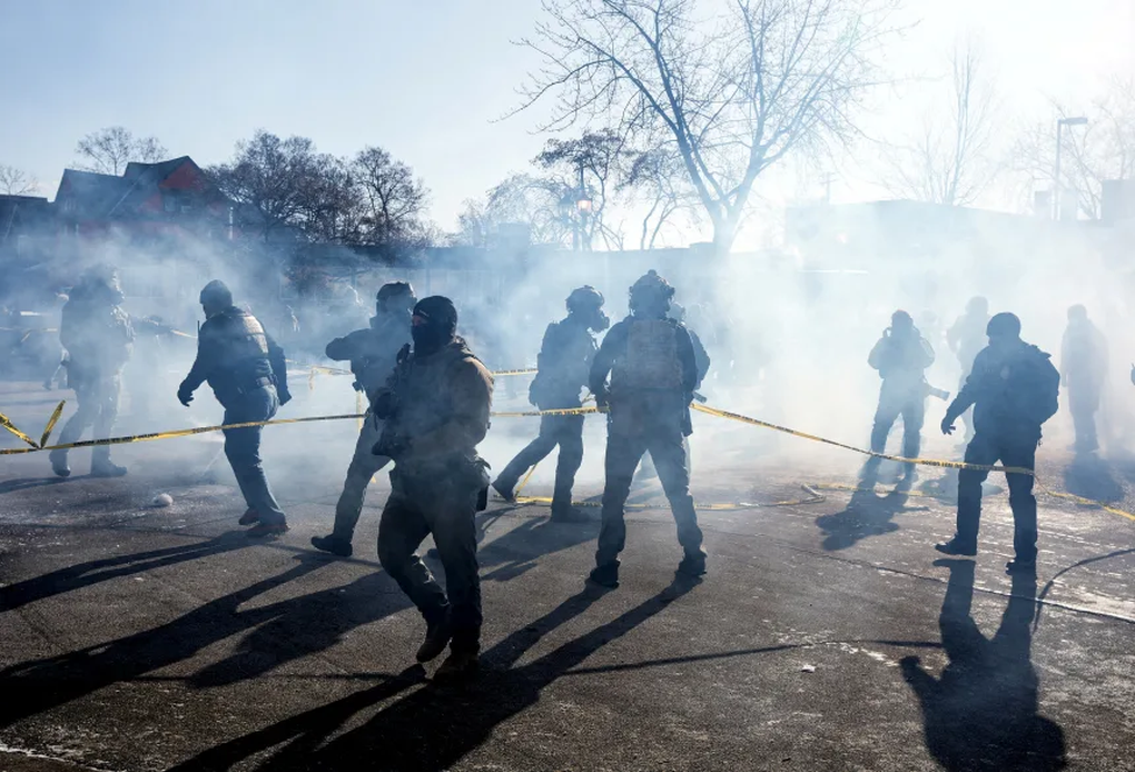 Tổng thống Trump lên tiếng về vụ đặc vụ bắn chết công dân Mỹ - 1