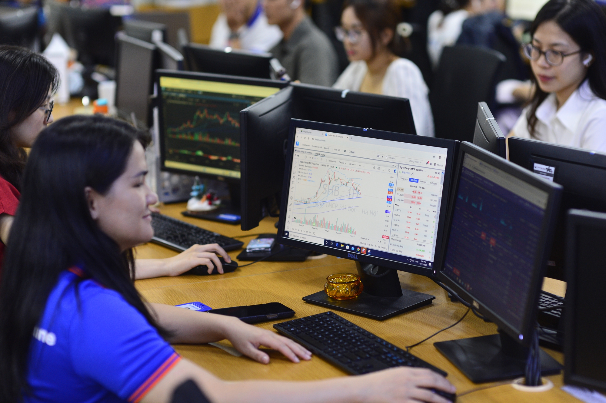 Top 10 cổ phiếu tăng mạnh nhất năm qua: Lộ diện mã tăng vượt 800% 1 cổ phiếu - Ảnh 1.