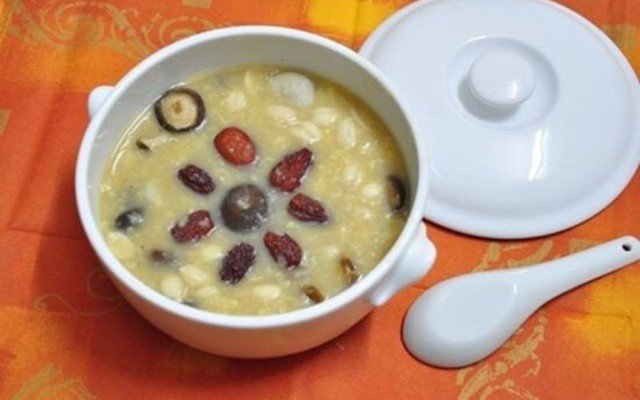 Top món cháo nên ăn trong mùa đông để giữ ấm cơ thể 5 Đây là một loại cháo dễ chế biến và có tác dụng rất tốt, có thể trị cảm cho bé yêu của bạn trong mùa đông.