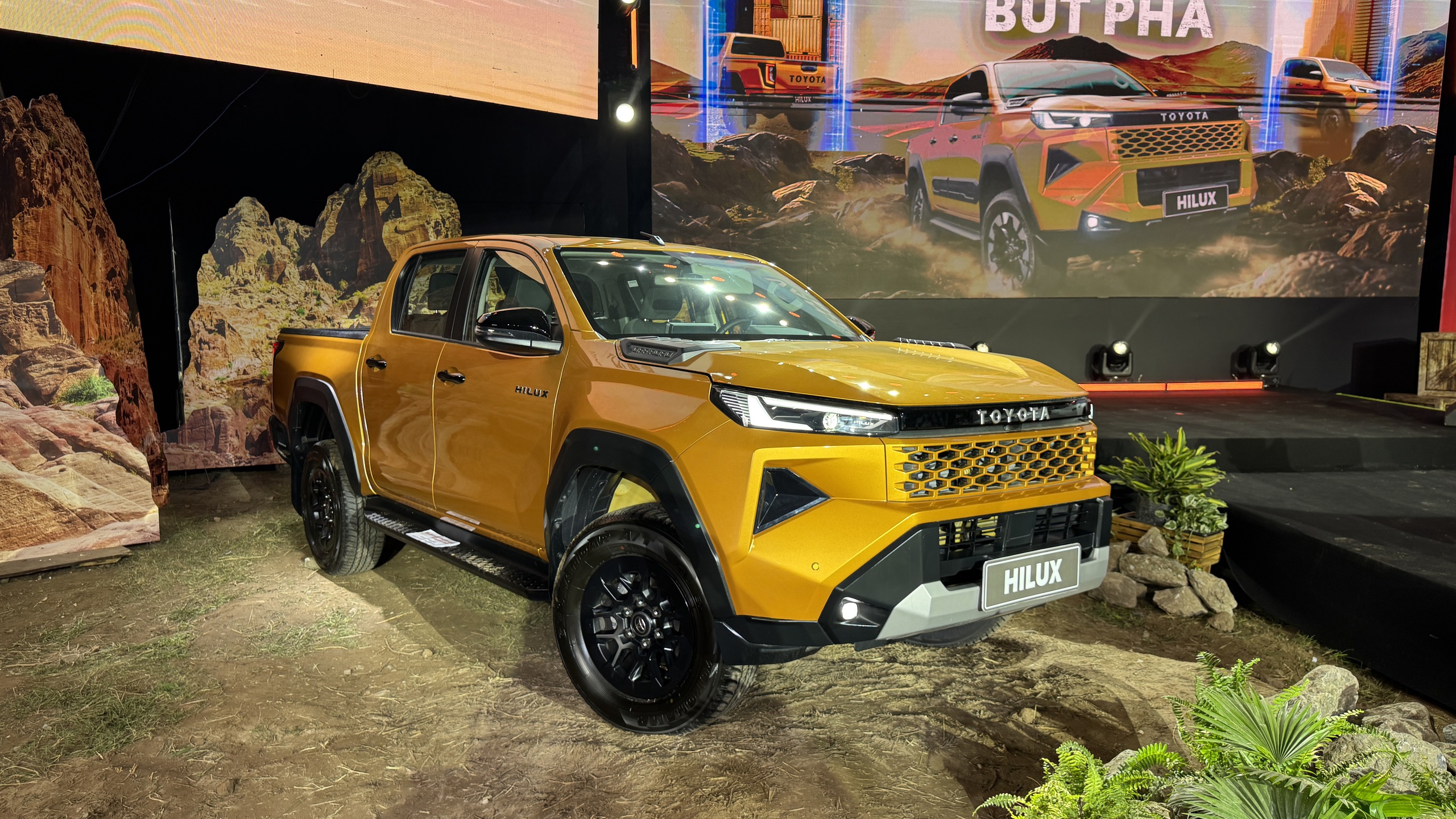 Toyota Hilux 2026 lột xác thiết kế, chốt giá từ 632 triệu đồng- Ảnh 1.