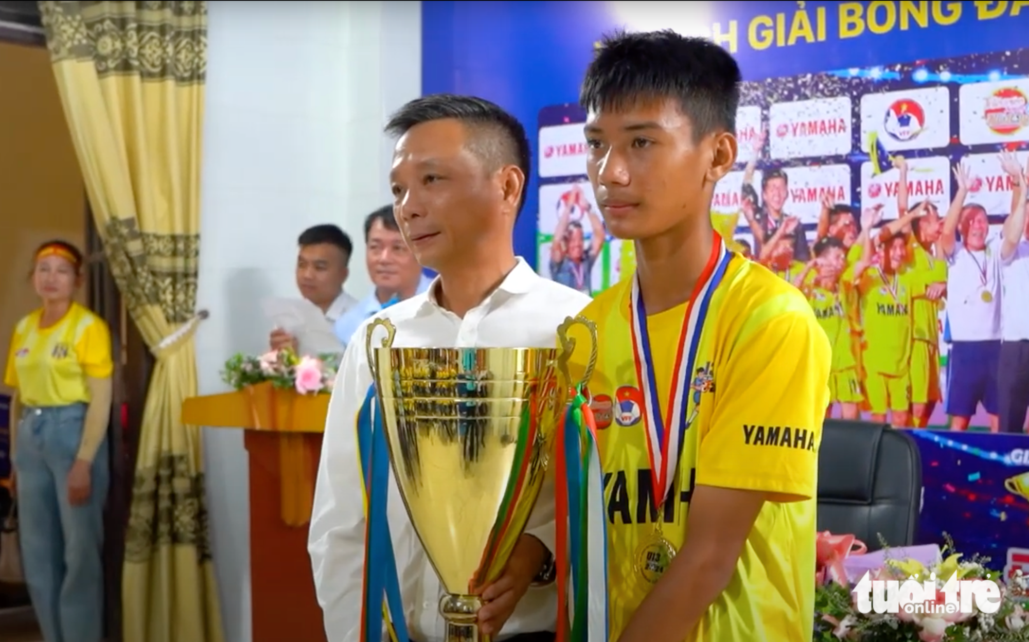 Trả lại tuổi thật cho cầu thủ xuất sắc nhất giải U13 toàn quốc - Ảnh 1.