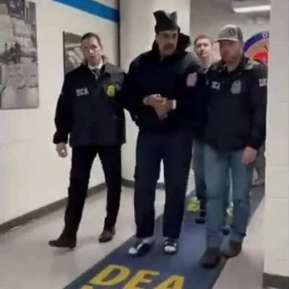 Ông Maduro nói 'chúc mừng năm mới' khi bị áp giải ở New York