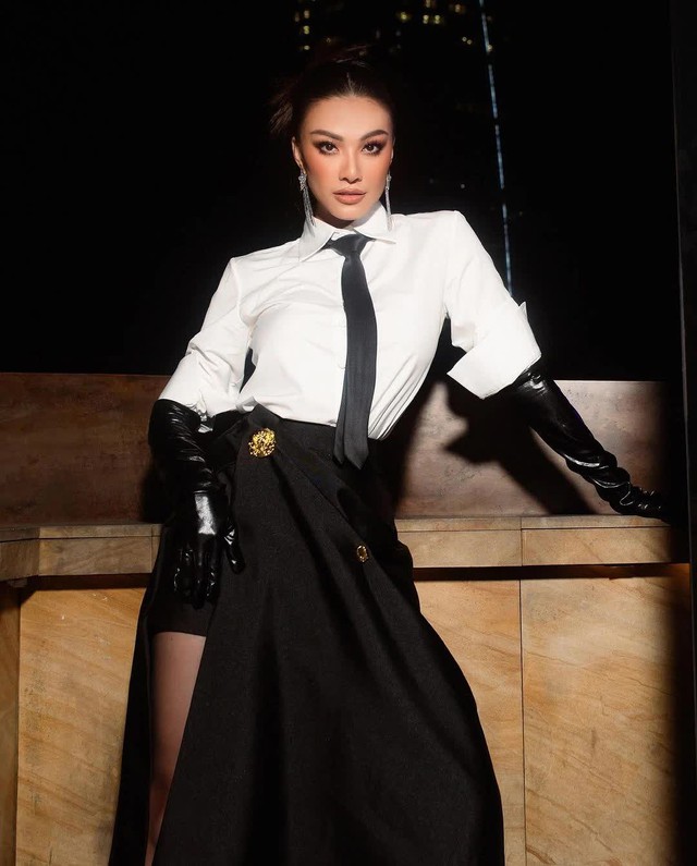 Từ công sở đến tiệc tối, diện cà vạt nữ chuẩn sành điệu 2 Từ công sở đến tiệc tối, diện cà vạt nữ chuẩn sành điệu - Ảnh 3.