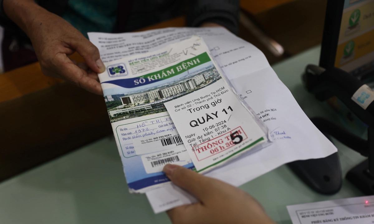 Chính thức: Từ nay người dân đi khám bệnh không cần xuất trình sổ giấy- Ảnh 1. Chính thức: Từ nay người dân đi khám bệnh không cần xuất trình sổ giấy- Ảnh 1.