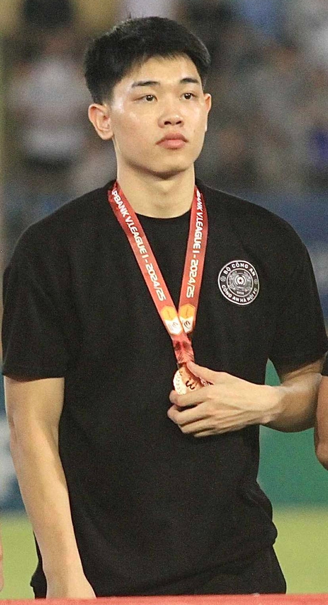 Đình Bắc năm 19 tuổi: Tự ti, suy sụp, sụt 9kg chỉ trong 1 tháng và hay đóng cửa nằm một mình, vì sao thế?- Ảnh 1.