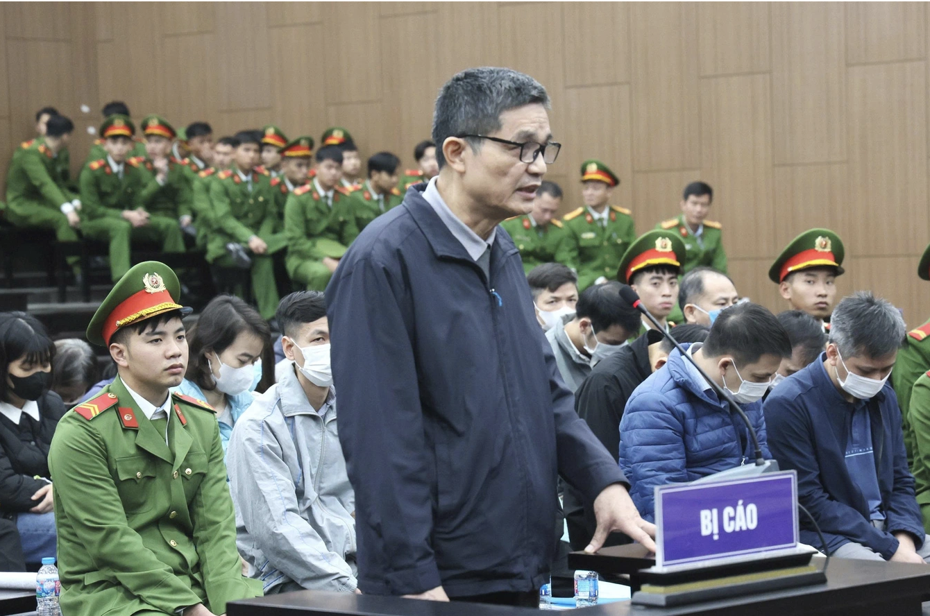 Tuyên án 2 cựu Cục trưởng An toàn thực phẩm nhận hối lộ hàng chục tỉ đồng - Ảnh 1.