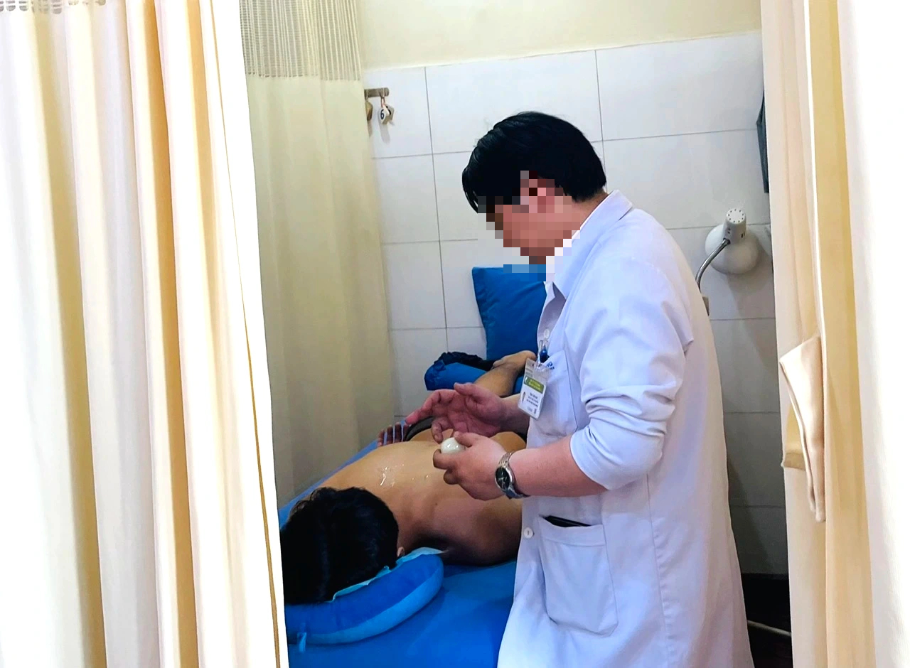 Sở Y tế TP.HCM: Tuyệt đối không hợp thức hóa hồ sơ thực hành khám chữa bệnh - Ảnh 1.