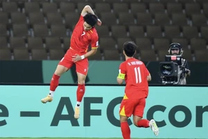 Đình Bắc: ‘Việt Nam tiến lên’