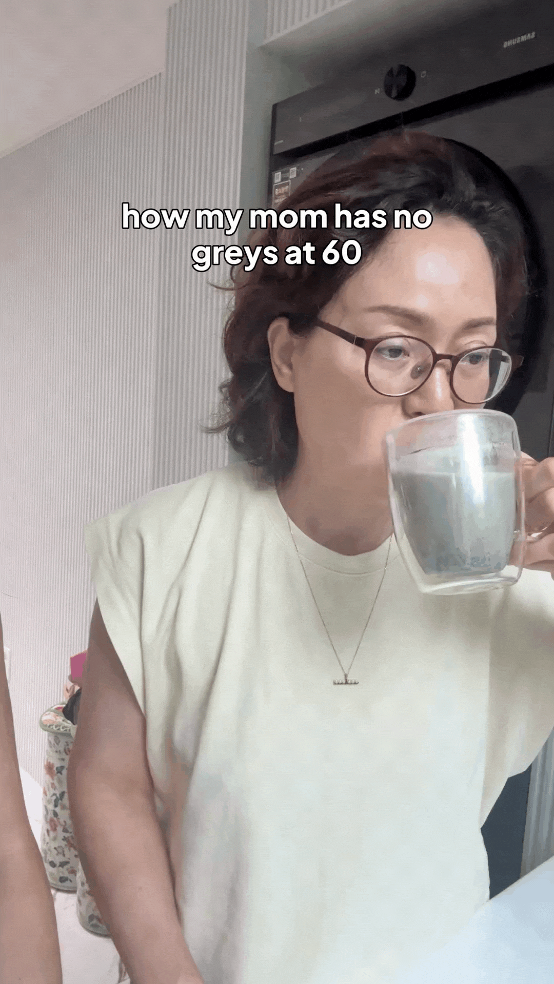 Thứ nước màu đen không bắt mắt nhưng uống vào tóc đẹp thôi rồi: U60 đầu không tóc bạc cũng nhờ vậy- Ảnh 7.