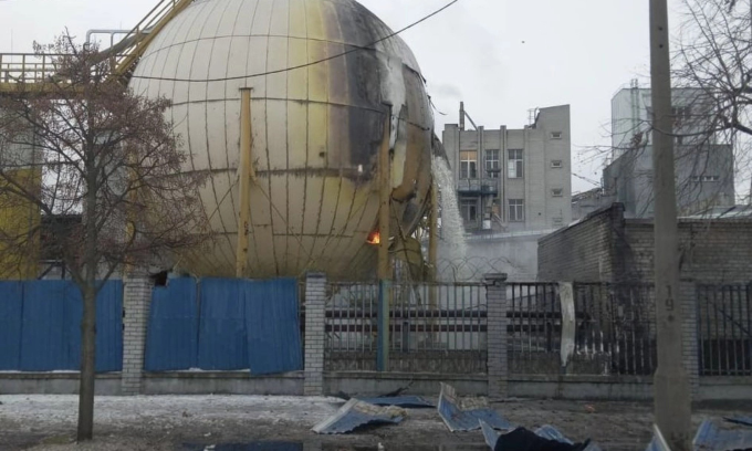 Dấu vết hư hại tại nhà máy của Bunge ở Dnipro sau cuộc tập kích hôm 5/1. Ảnh: Kyiv Post