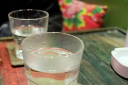 3 dấu hiệu sau khi uống nước cảnh báo gan suy yếu