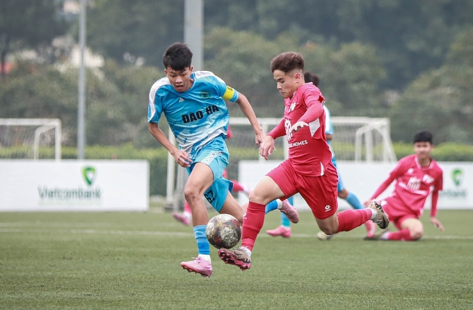 Trung tâm bóng đá Đào Hà (áo xanh) thua PVF 1-10 ở lượt chín bảng A vòng loại U19 Quốc gia 2025-2026, trên sân Trung tâm đào tạo bóng đá trẻ Viettel ở Hà Nội ngày 3/1/2026. Ảnh: PVF