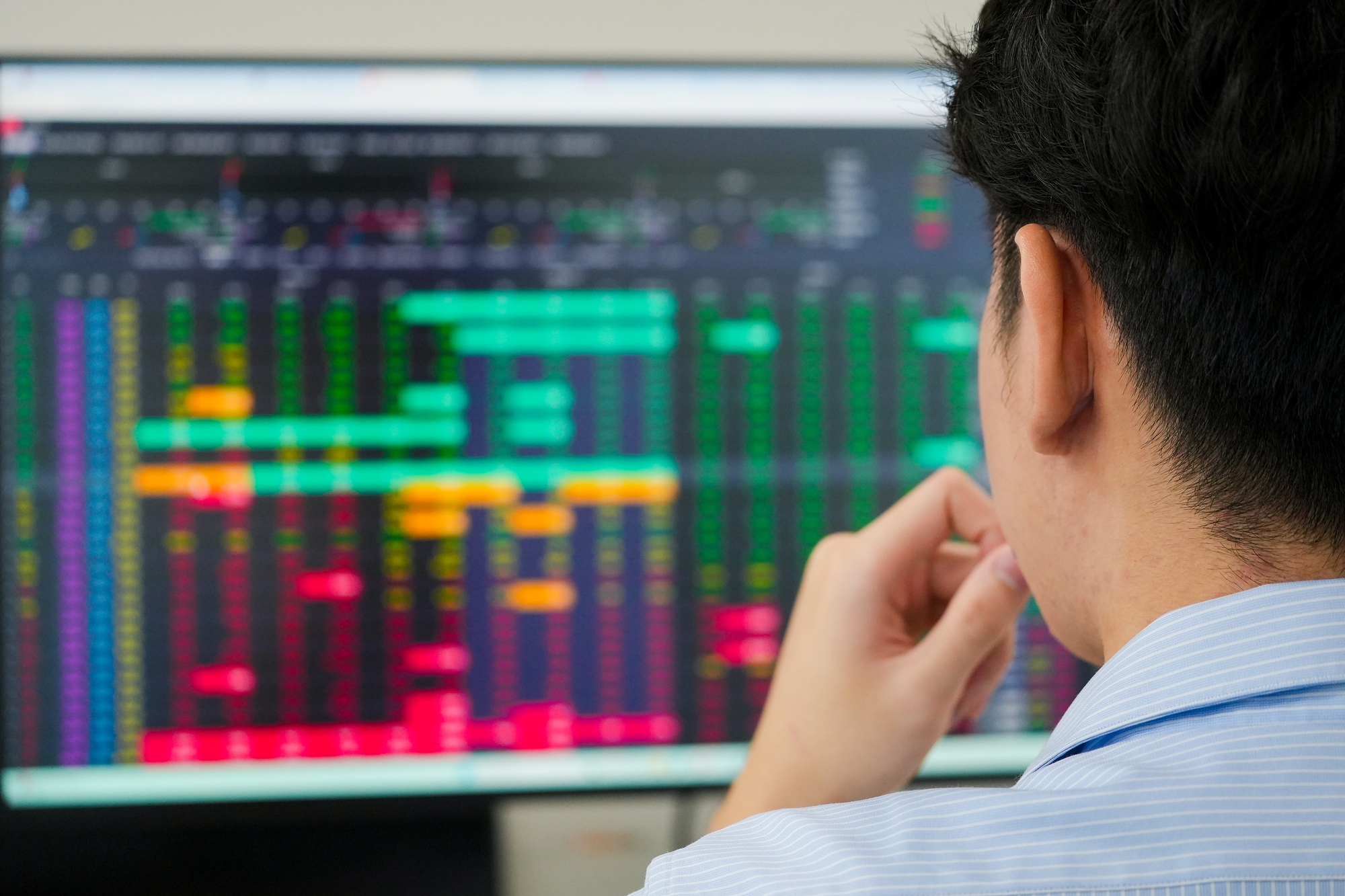 VN-Index lùi bước giữa sắc xanh áp đảo, cổ phiếu bất động sản bứt phá 1 VN-Index - Ảnh 1.