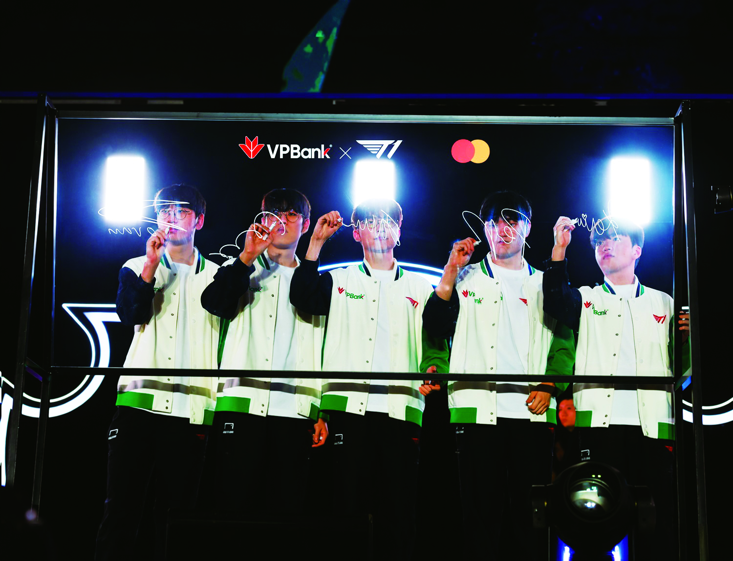 VPBank ‘chơi lớn’ ra mắt thẻ độc quyền cho gamer với chữ ký T1 - Ảnh 1.