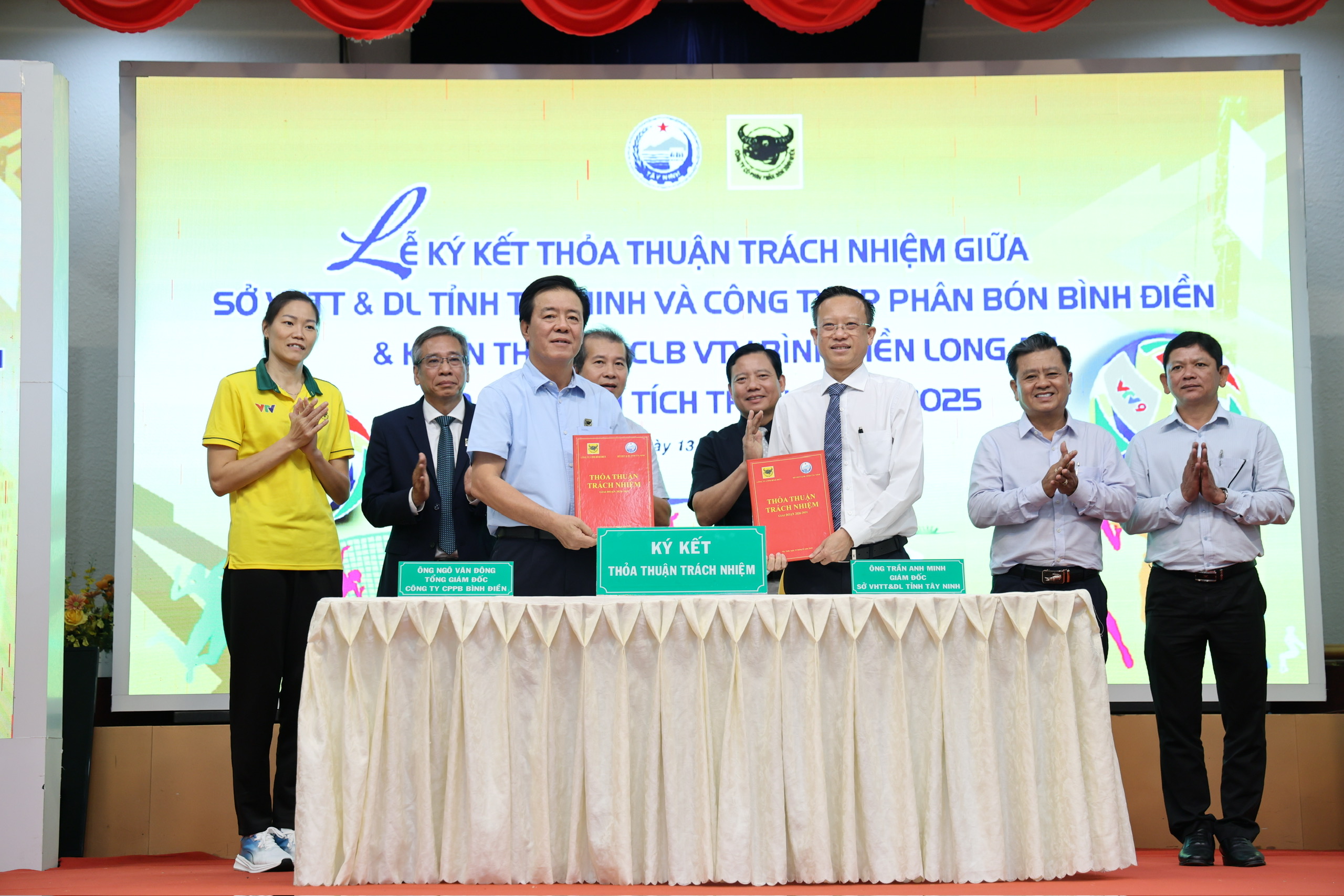 VTV Bình Điền Long An nhận thưởng gần 2 tỉ đồng trước mùa giải mới - Ảnh 1.