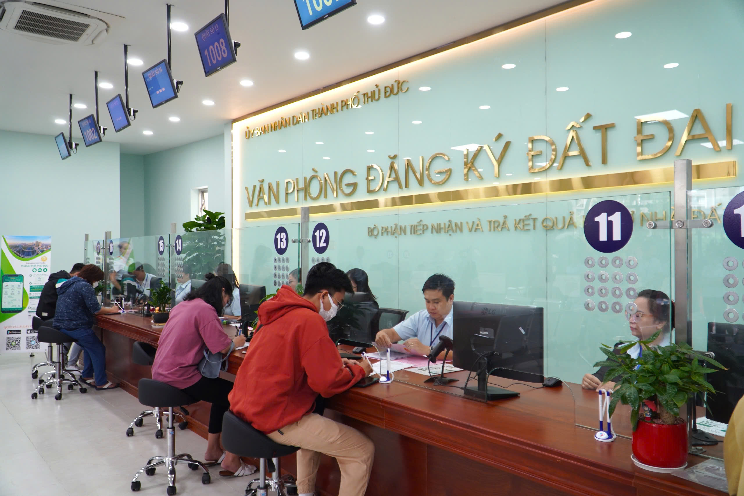 Văn phòng đăng ký đất đai không chuyển về cấp xã - Ảnh 1.