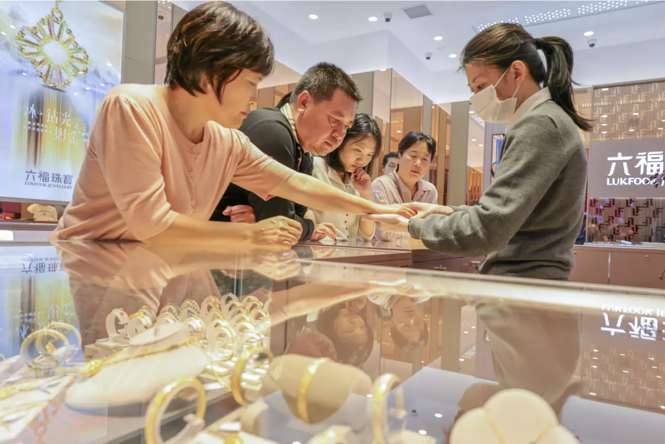 Vàng lập đỉnh do mua ròng tăng đột biến - Ảnh 1. Vàng lập đỉnh do mua ròng tăng đột biến - Ảnh 1.