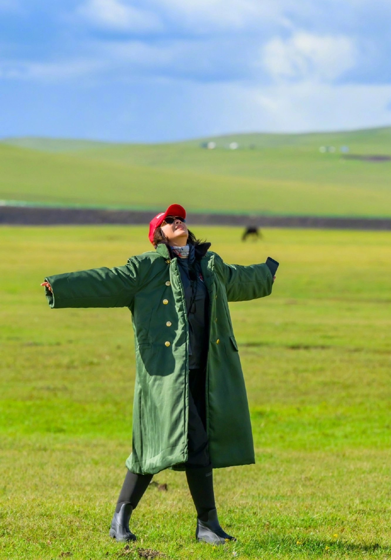 Váy áo giúp Lưu Gia Linh ăn gian tuổi 1 Váy áo giúp Lưu Gia Linh 'ăn gian' tuổi - 1