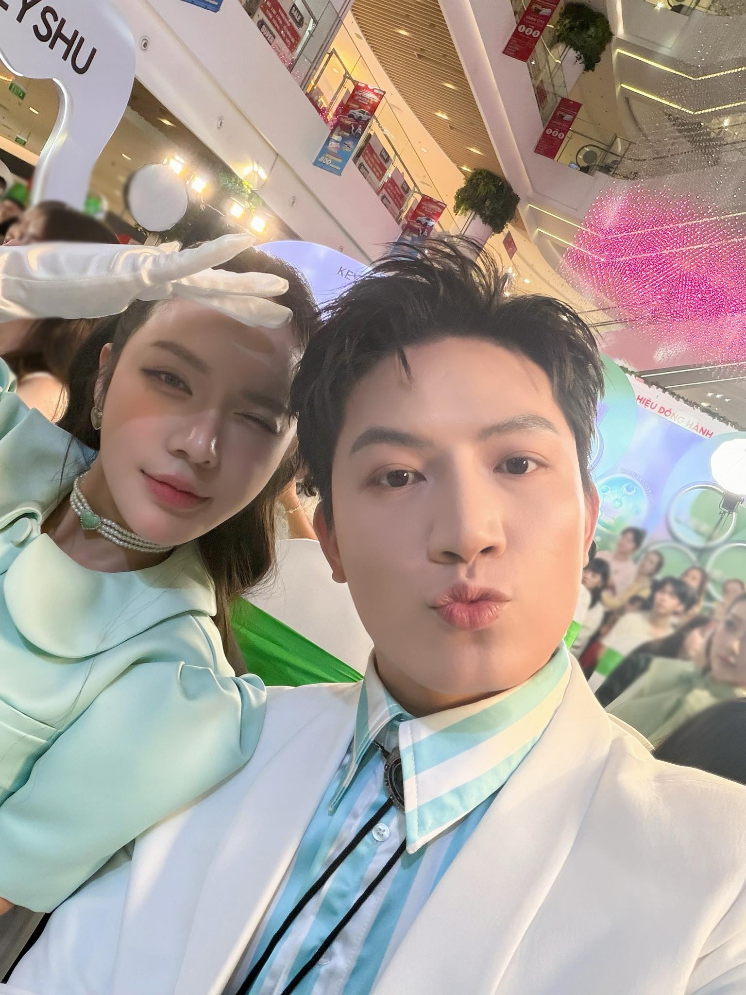 Cặp đôi hàng xóm được Bộ Công an tin tưởng: Đứng cạnh nhau là bùng nổ visual, cả Vbiz chỉ chờ ngày ăn cỗ- Ảnh 1.