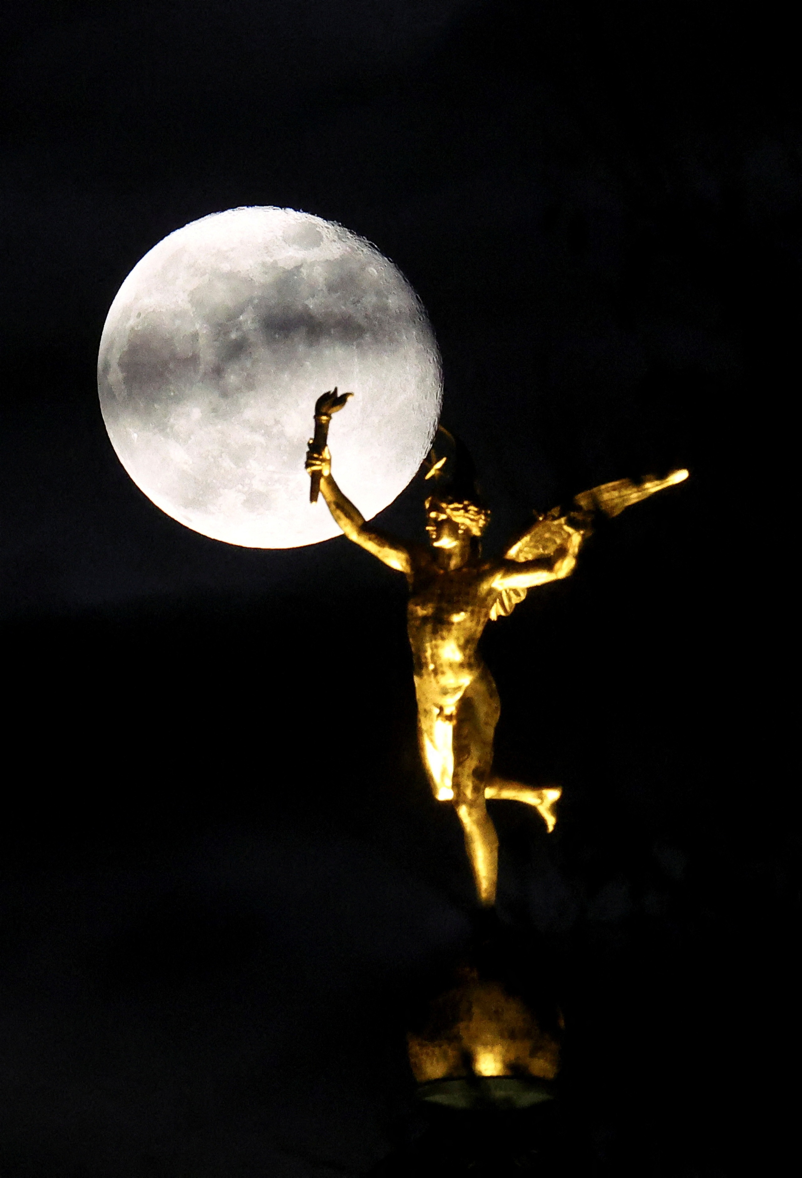 Vì sao Trái Đất bị đồn có thêm 'mặt trăng thứ hai'? - Ảnh 1. mặt trăng thứ hai - Ảnh 1.