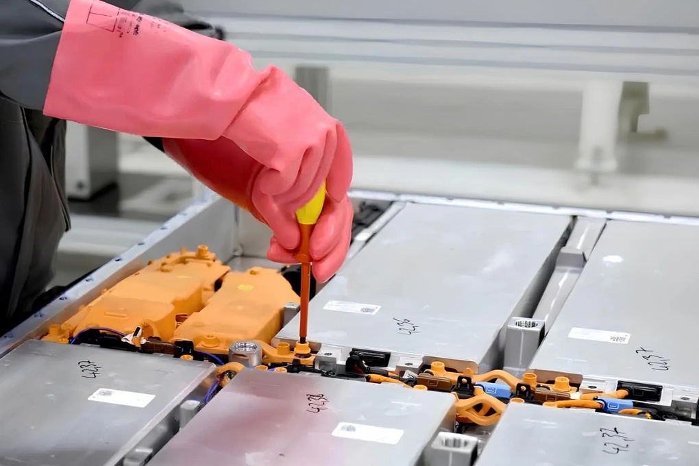 Vì sao Trung Quốc siết chặt quy định tái chế pin xe điện từ năm 2026? - 1