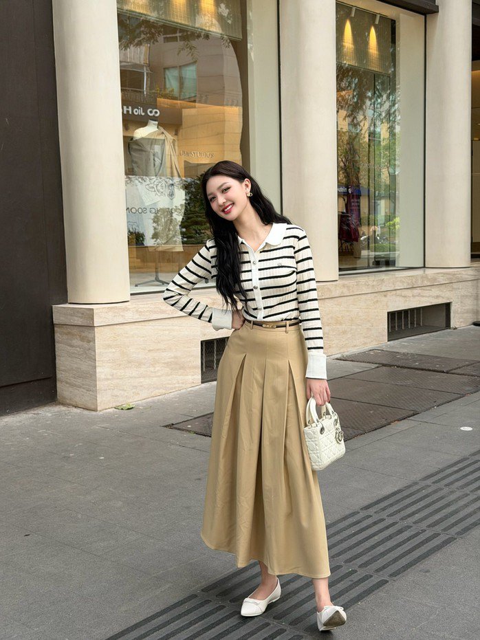 Á hậu Cẩm Ly bị đồn là bạn gái cầu thủ Đình Bắc