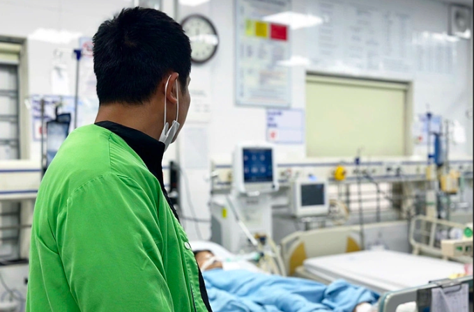 Một bệnh nhi đột quỵ do dị dạng mạch máu não, dù trước đó khỏe mạnh. Ảnh: Thúy Quỳnh